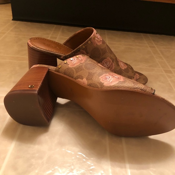 COACH Mules! Brand New, Beautiful Sandals. Size 8.5 - Picture 4 of 4